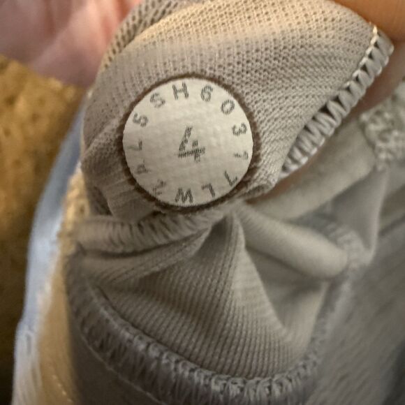 Lululemon Women’s Train Times Bra Workout Yoga Hiking Gray Size 4 - Picture 5 of 5